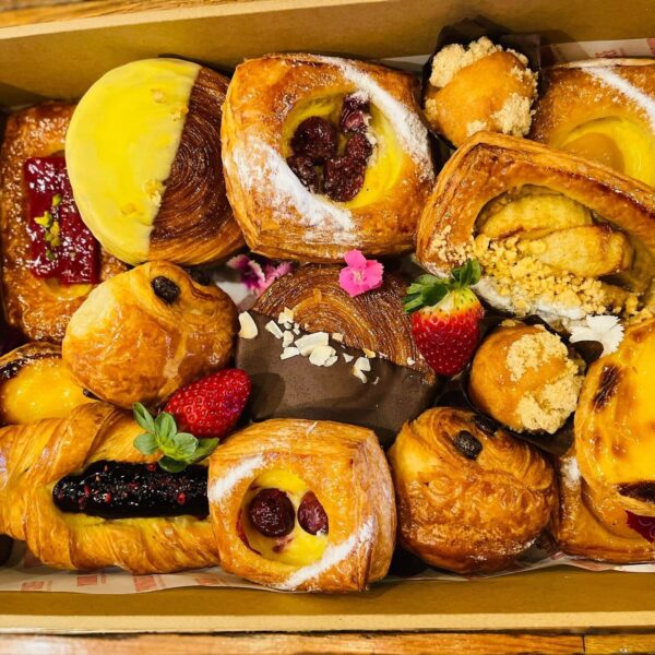 Paris Pastry Pack (15 piece platter) * contains Nuts
