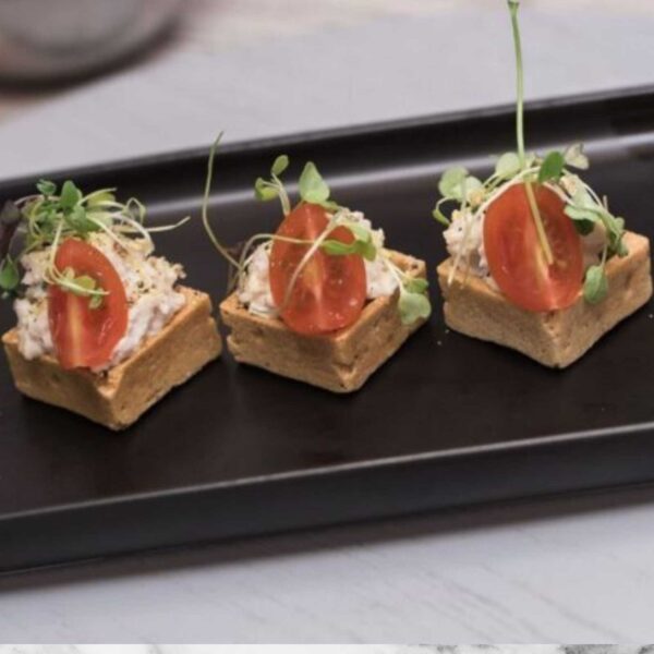 Smoked chicken & crushed pistachio, lemon mayo, in shortcrust tartlets shell