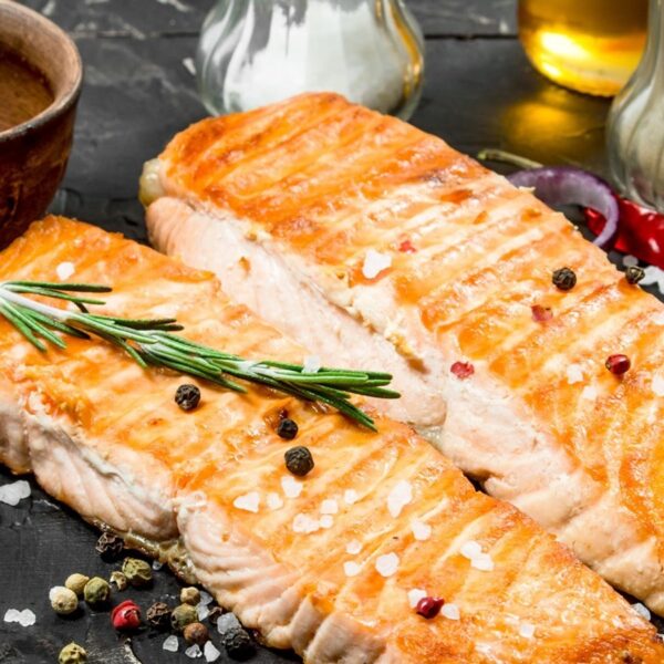 Salmon fillet w/ lemon, garlic & oregano w/ rosemary & garlic chat potatoes & steamed vegetables