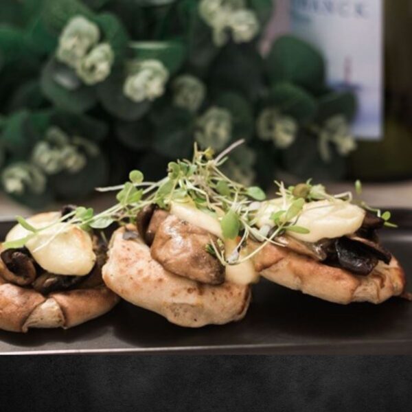 Mini pizzetta of mushroom, truffle and bocconcini (v)