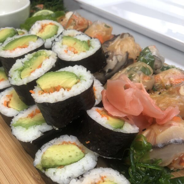 Nori sushi rolls with a mix of chicken, seafood and vegetarian options soy sauce (1 per serve) (df)